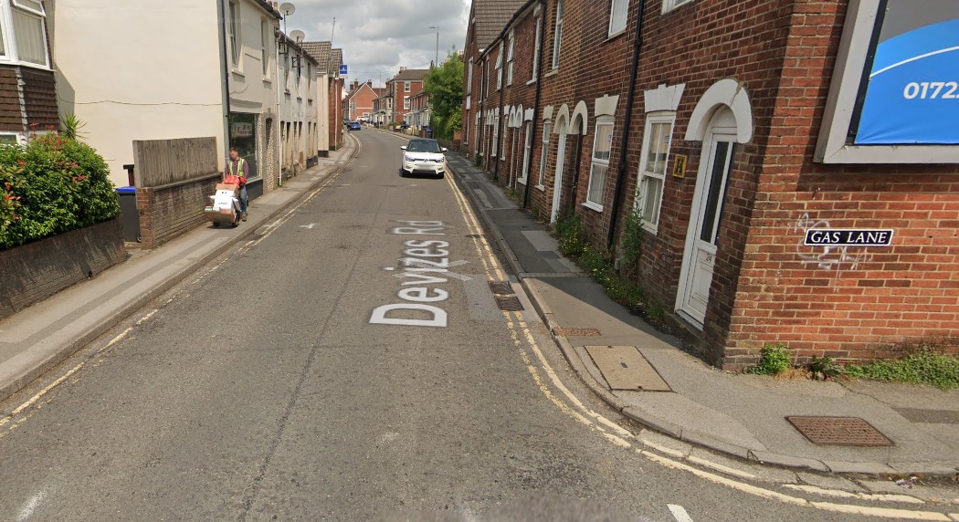 Devizes Road in Salisbury closed due to major gas leak